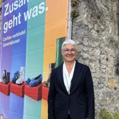 Sr. Dr. Katharina Ganz von den Oberzeller Franziskanerinnen wird im Februar 2027 neue Präsidentin des Deutschen Caritasverbandes. Die Oberzeller Franziskanerinnen haben ihren Sitz in Zell am Main (Landkreis Würzburg).