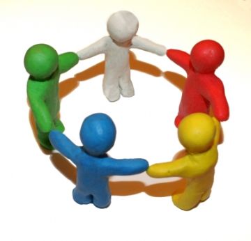 Kreis mit Menschen - Knetfiguren