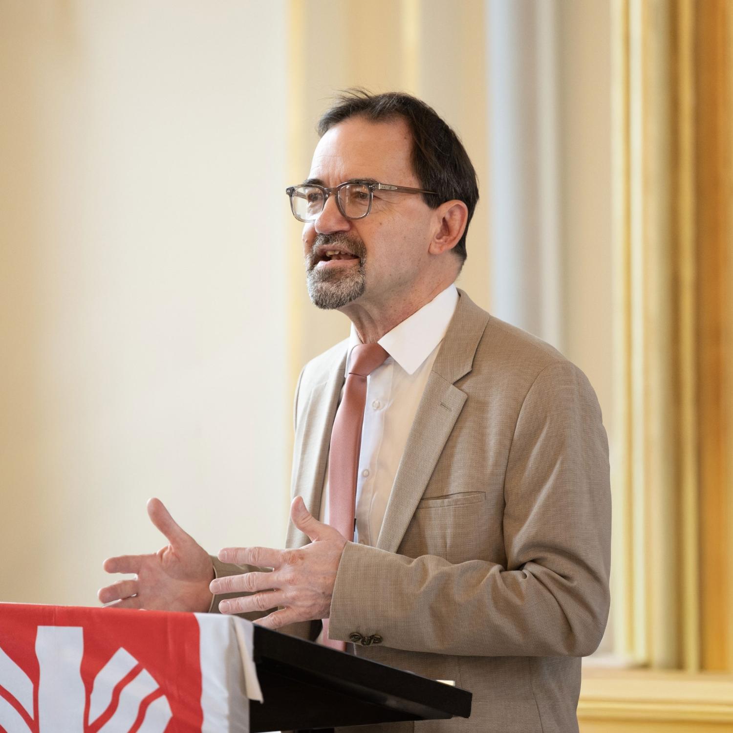 „Wir sprechen von einer sozialen Krise“, sagt Diözesan-Caritasdirektor Michael Endres zu den steigenden Wohnkosten hierzulande.