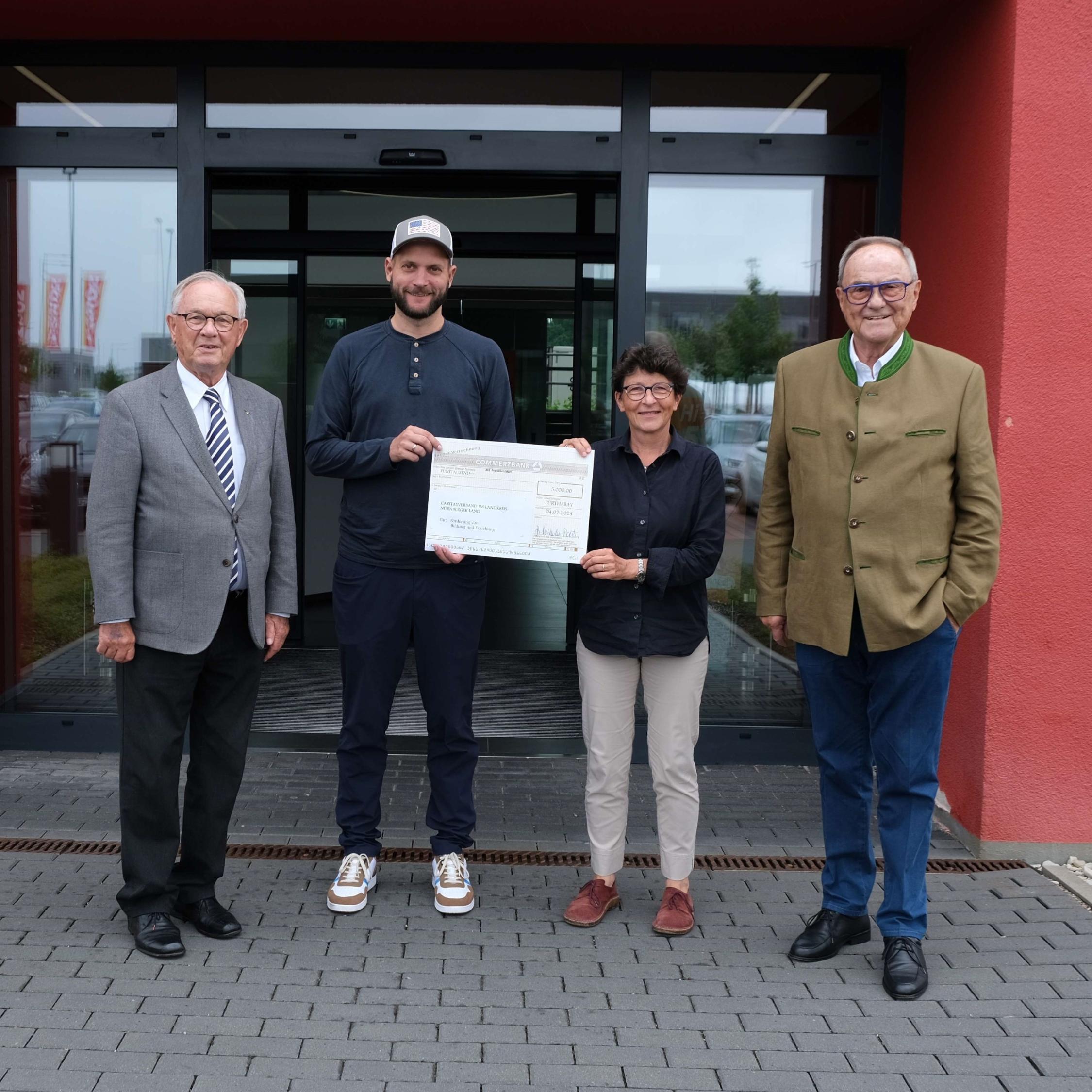 Spendenübergabe_Caritasverband_Nürnberger_Land