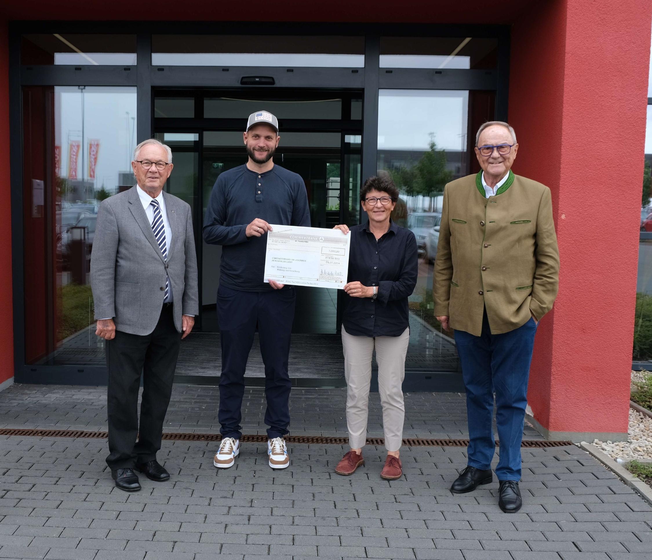 Spendenübergabe_Caritasverband_Nürnberger_Land