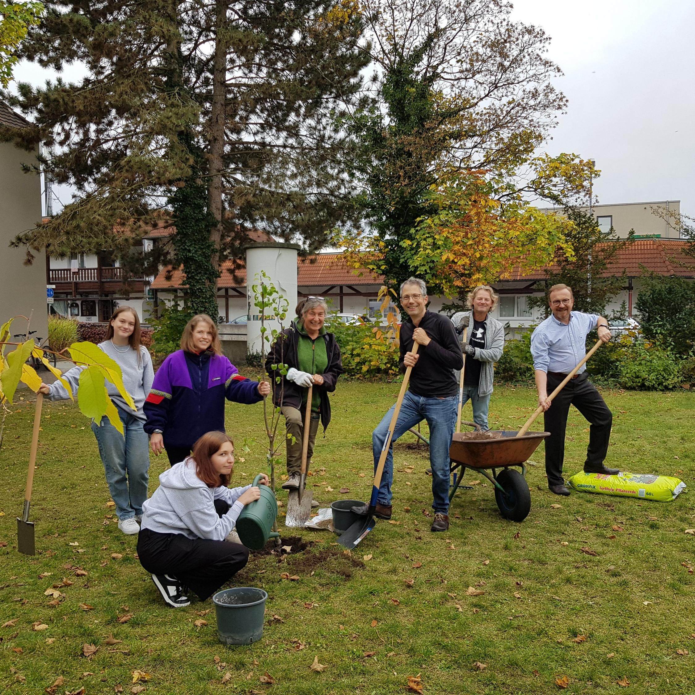 2023-10-23 Obsttbäume bei der Caritas