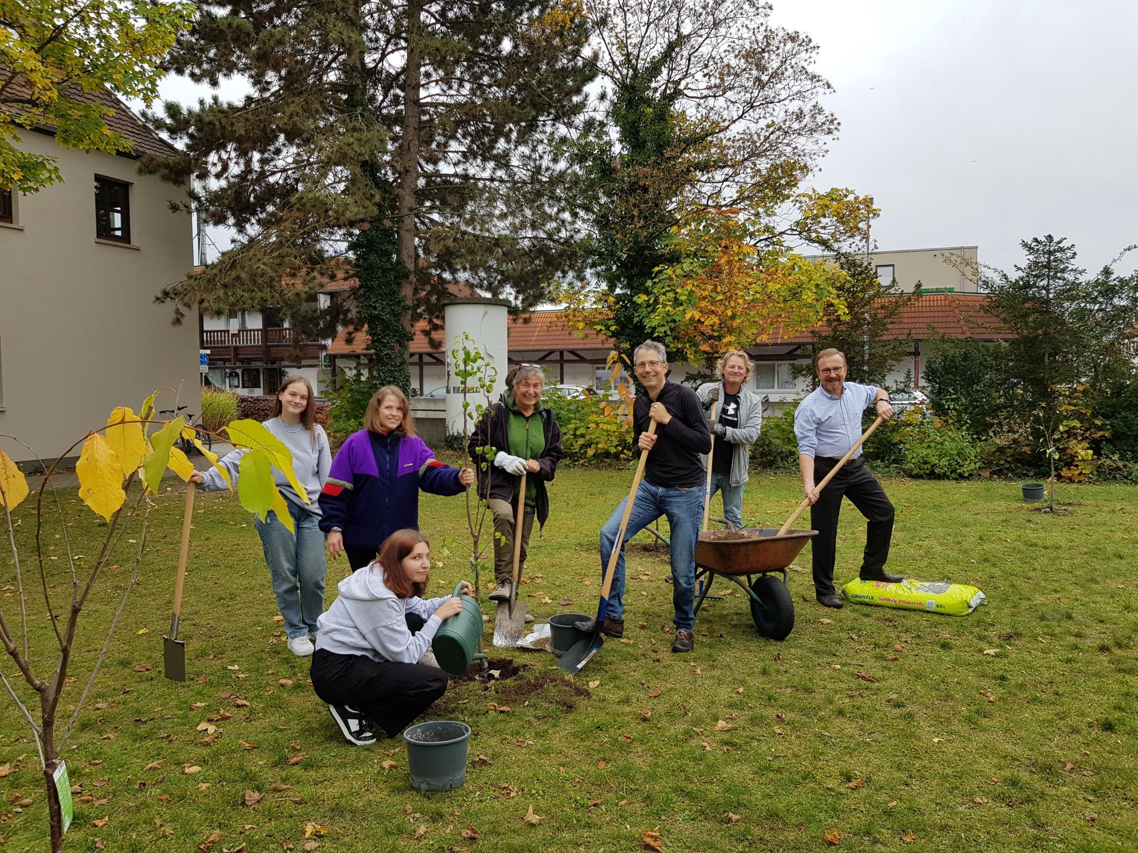 2023-10-23 Obsttbäume bei der Caritas