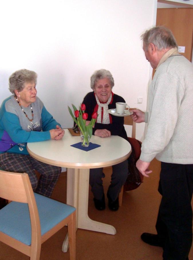 damen-cafe-zugeschnitten-jpg